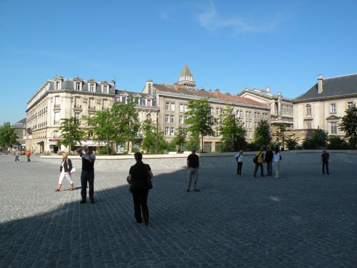 la place du Cardinal Luçon